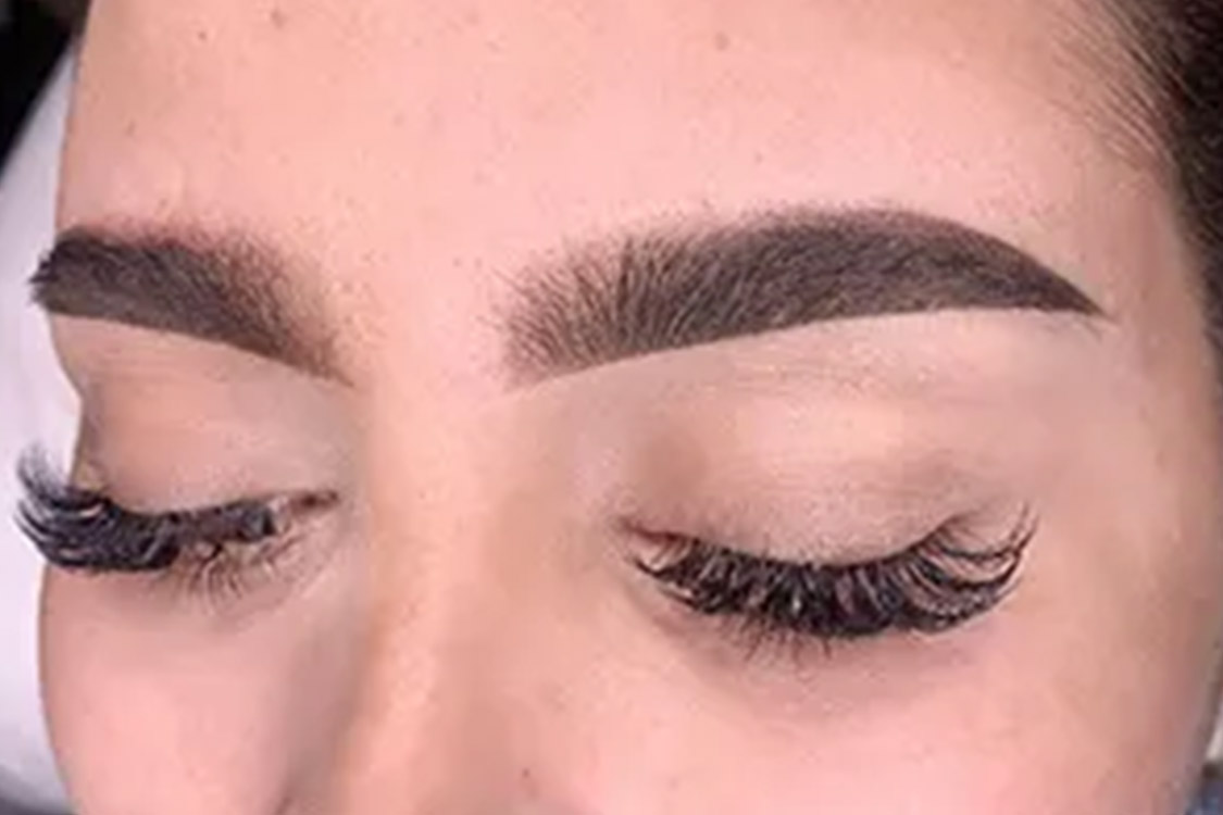 Borrado de cejas extremo