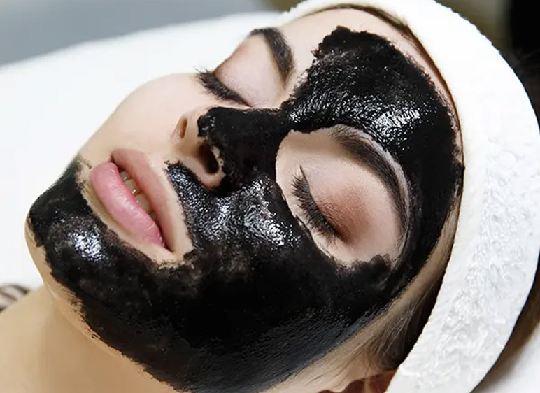 Hollywood Carbon Peel - Dani Osorio Studio