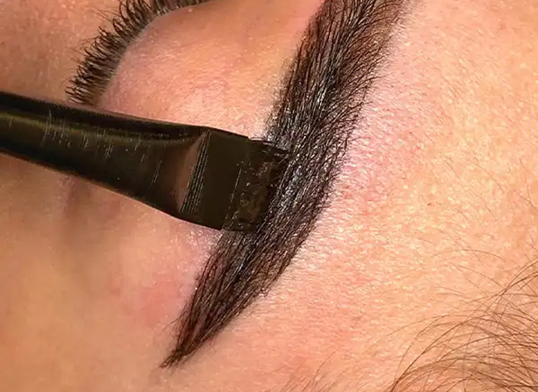 Sombreado de Cejas con Henna - Dani Osorio Studio